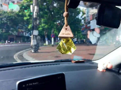 hướng dẫn sử dụng tinh dầu treo xe